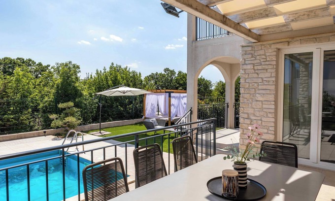 Diminici Villa | Villa Riviera Summary