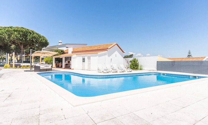 Charneca de Caparica e Sobreda Villa | Villa Rosa Brava - Charming villa with pool at a short distance to the beach