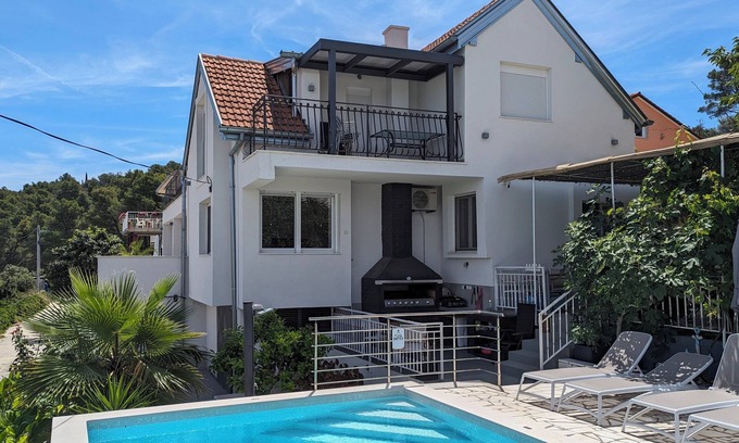 Arbanija Apartment | Villa Rosa Ciovo/Pool/120m zum Strand/2 Apartments