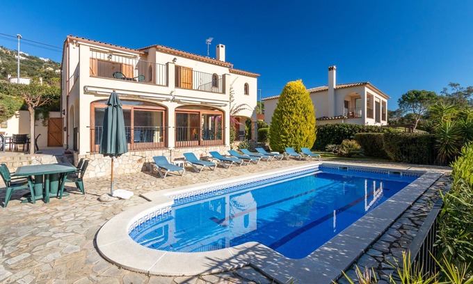 Calonge Villa | Villa "Rosa" with Mountain View, Pool & Wi-Fi