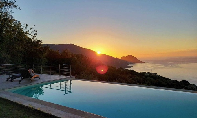 Sant'Ambrogio Villa | "Villa roverelle" villa with pool - CIN IT082027C2IYJ8SZW9