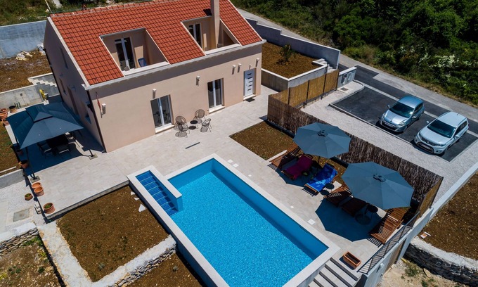 Zvekovica Villa | Villa Rubea - Three Bedroom Villa with Terrace and Swimming Pool