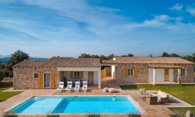 Arzachena Villa | Villa 'Ruja' with Sea View, Wi-Fi and Air Conditioning