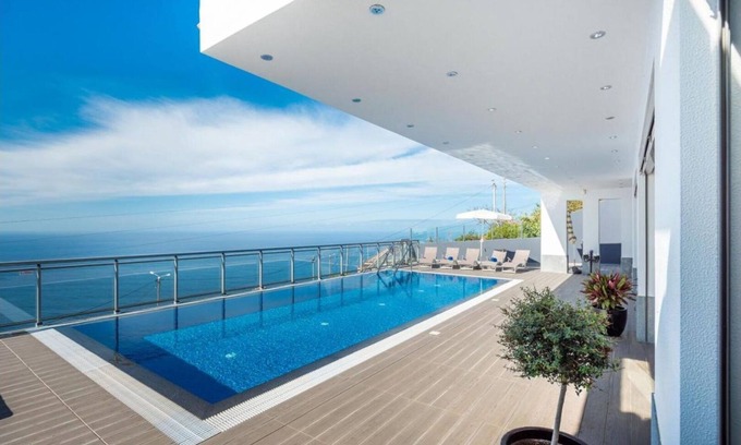 Paul do Mar House | Villa São Lourenço by LovelyStay