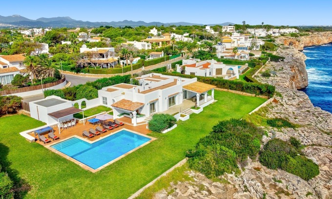 Cala Serena Villa | Villa S'Algar by Villa Plus