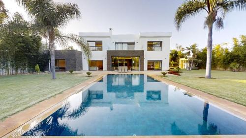 Rabat Villa | Villa S- Luxurious 8 masterbedrooms villa on 3000m2, close to all amenities, Golf and heart of Souissi