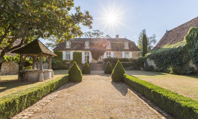 Liorac-sur-Louyre Villa | Villa Sandie - Five Bedroom Villa, Sleeps 11