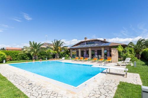 San Costanzo Villa | Villa Sara