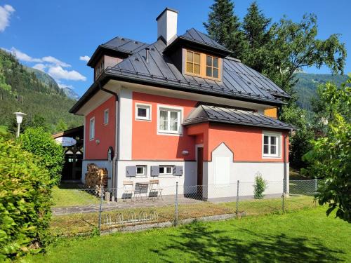 Bad Gastein House | Villa Schnuck - das rote Ferienhaus