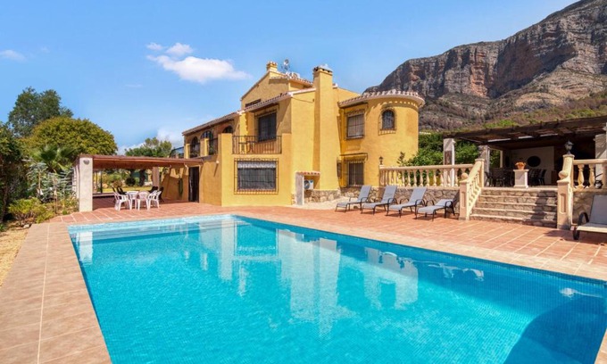 Montgo de Toscamar Ski Chalet | Villa Serena