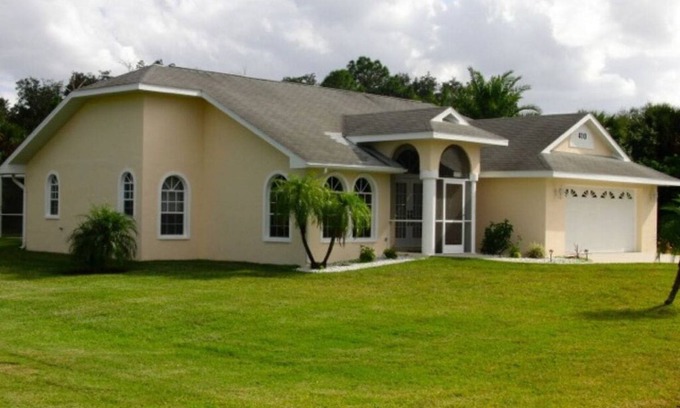 Lehigh Acres House | Villa Silvicon Comfortable holiday residence