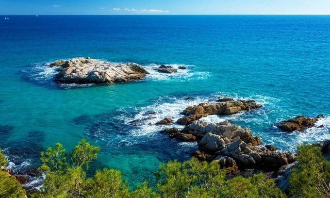 Sils Villa | Villa Sils: Tranquil Costa Brava Retreat with private suite!