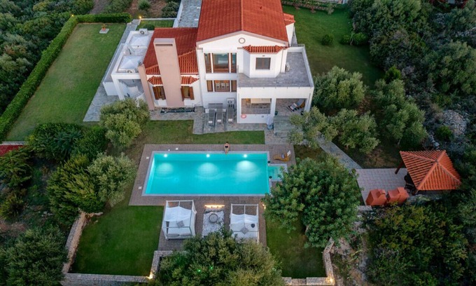 Kounoupidiana Villa | Villa Sobre - Spacious and Comfortable.