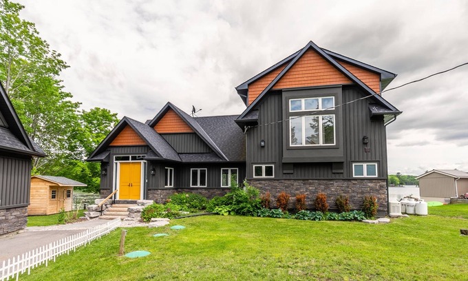 Bobcaygeon Cottage | Villa Somnia - Luxury on the water