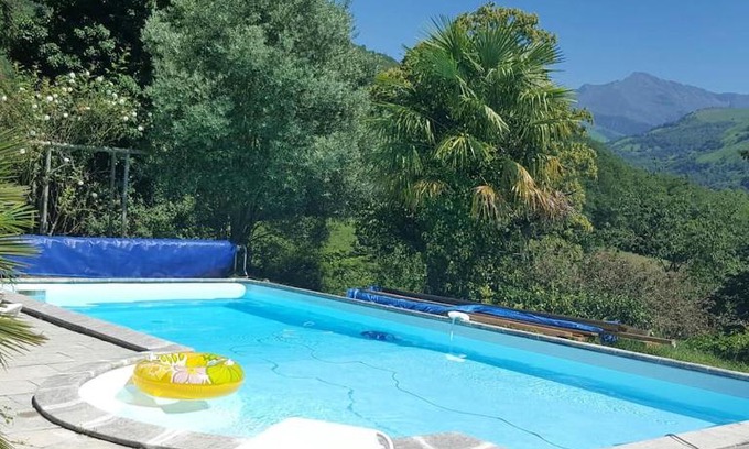 Aspin-en-Lavedan Villa | Villa spacieuse avec piscine à Aspin-en-Lavedan, vue montagne.