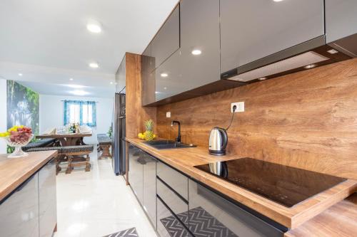 Slivno Villa | VILLA STARS HILL WITH HEATING POOL and JACUZZI - MAKARSKA