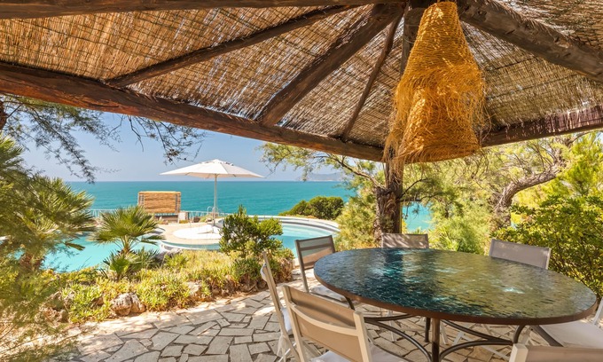 Ansedonia Villa | Villa Storica con Piscina e Accesso al Mare