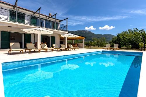 Kastel Stari Villa | Villa Summertime