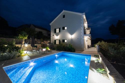 Milna (Brac) Villa | Villa Sun Garden - 4 star villa with heated swimming pool, quiet bay, BBQ, 50m from the sea