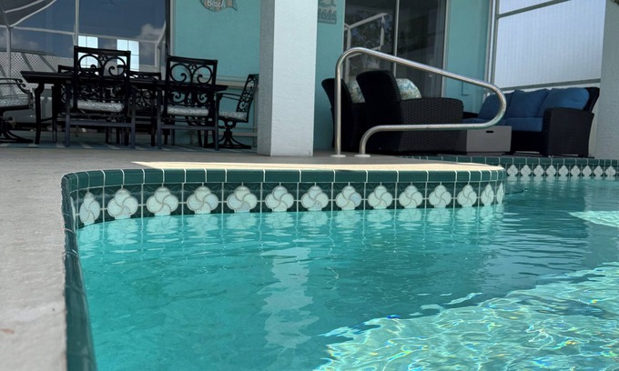 Harris House | Villa Sunshine: Elegant & Modern 4BR Pool House