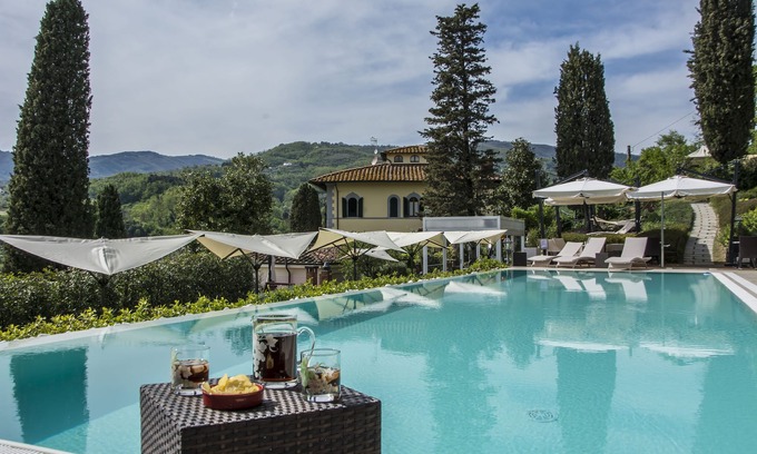 Saturnana Villa | Villa surrounded by greenery with swimming pool, a few kilometers from the center