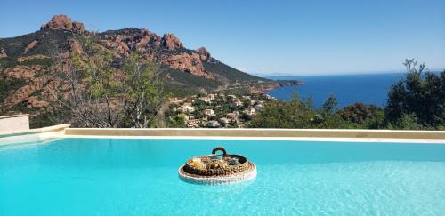Antheor Villa | Villa T4 avec vue panoramique, piscine et terrasse à Agay