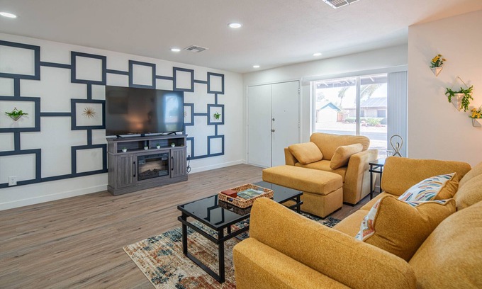 Country Meadows House | Villa Theresa - Peoria: A spacious 3-bedroom