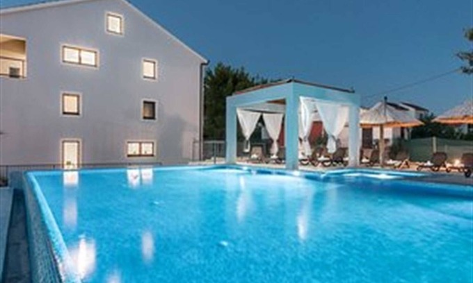 Cove Makarac (Milna) House | Villa Toma 2 - Semi detached House with shared pool