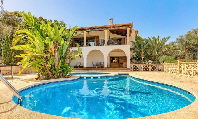 S Horta Villa | Villa Toni i na Bel by Villa Plus