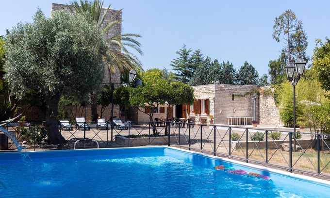 Molfetta Villa | Villa 'Torre Cappavecchia' with private pool, private terrace and air conditioning