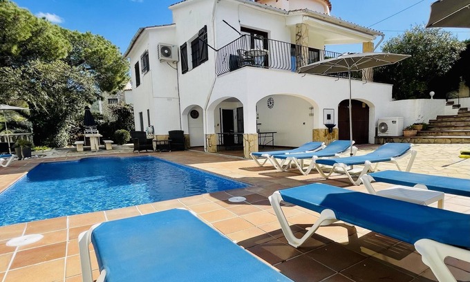 Calonge Villa | Villa Tramuntana by Costabravaway