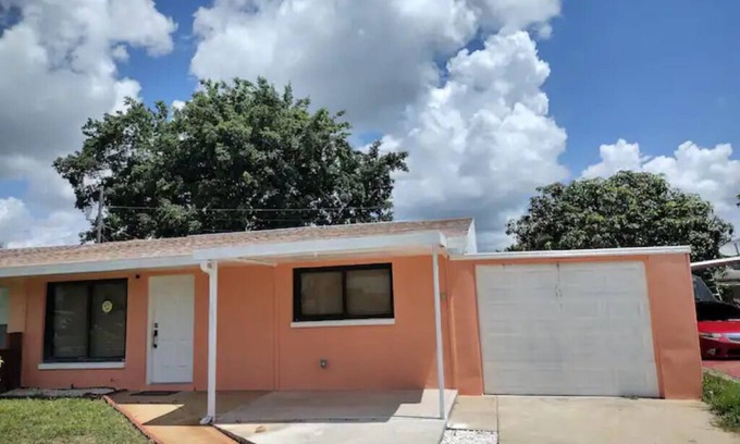 Lehigh Acres Villa | Villa tucked in the heart of Lehigh Acres & minutes away from city attractions.