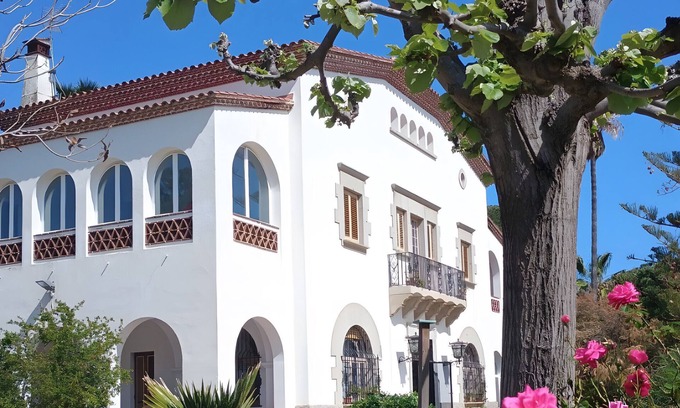 Cabrils Villa | Villa 'Un Lugar Especial' with Private Pool, Private Terrace and Wi-Fi