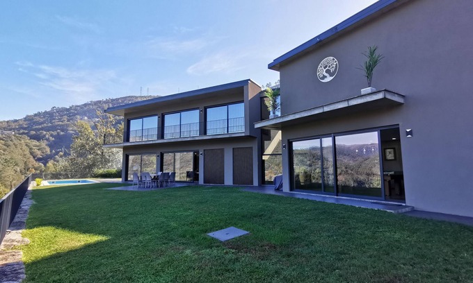 Canicada Villa | Villa up to 10 people swimming pool, stunning views and unique comfort in Minho