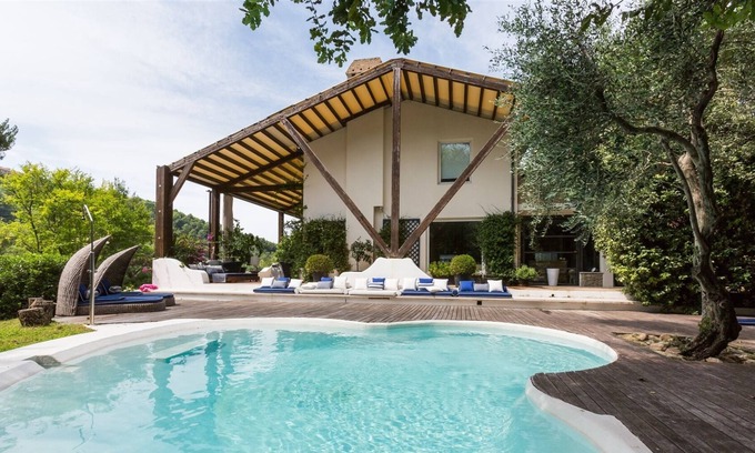 Granarola Villa | Villa Vallugola 8, Emma Villas