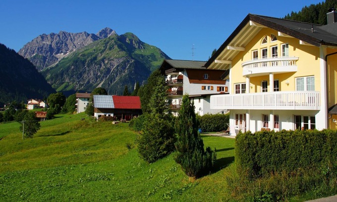 Mittelberg Apartment | Villa Vanessa - Family Klauser - Apartment / 2 bedrooms / shower, WC / garden