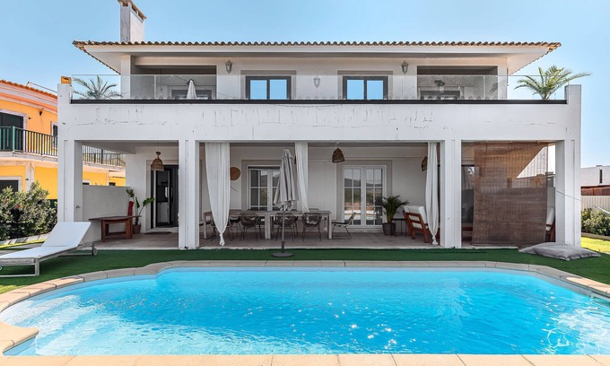 Carvalhal Villa | Villa 'Vila Exclusiva Na Praia De Tróia' with Sea View, Wi-Fi and Air Conditioning