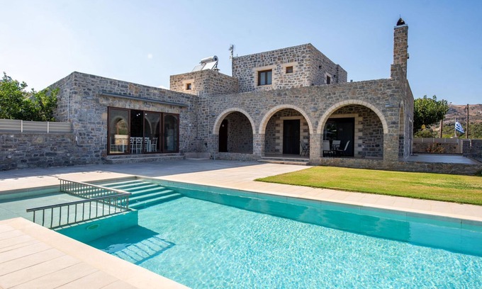 Monopari Villa | Villa Vilana with private pool
