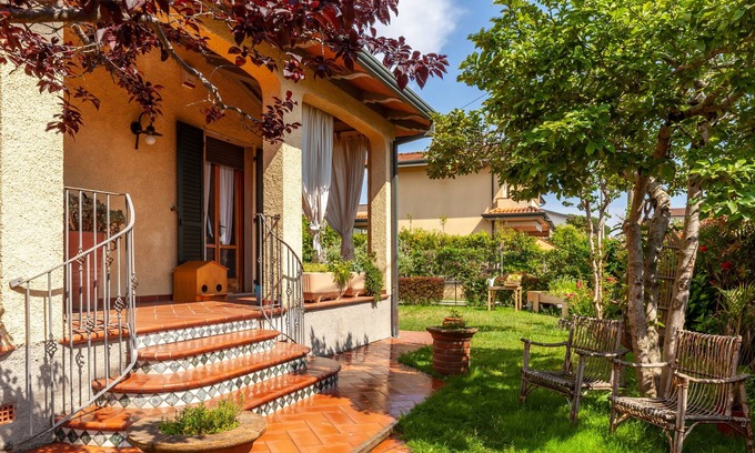 Cinquale Villa | Villa "Viletta Cinquale" with Private Terrace, Private Garden & Wi-Fi