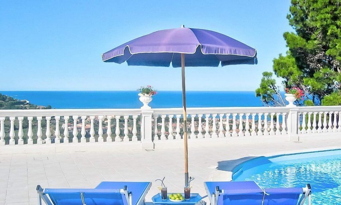 Castellabate Villa | Villa Virginia: A splendid two-story villa which faces the sun and the sea, with Free WI-FI.