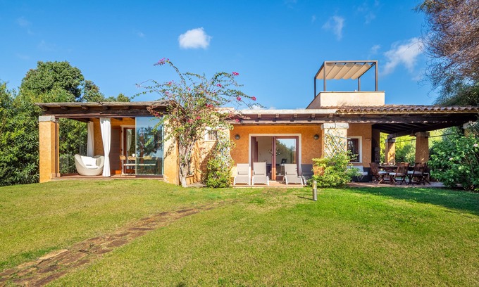 Chia Villa | VILLA VIRIDIANA CHIA - a few steps from the beach