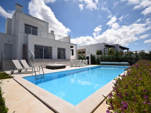 Nadadouro Villa | Villa w Heated Pool Near Óbidos