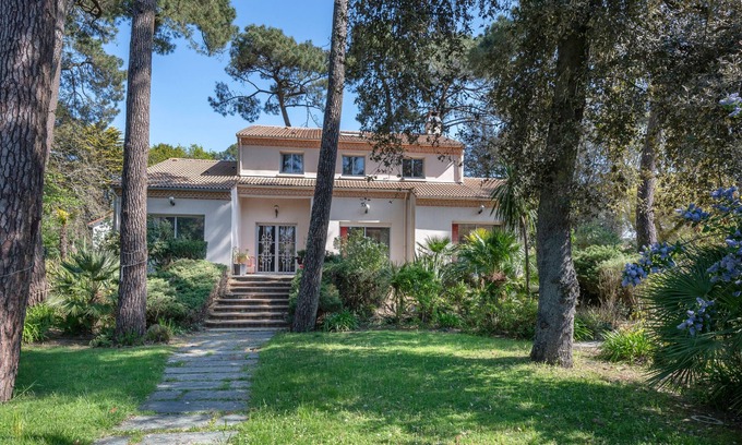 Saint-Brevin-l'Ocean Ski Chalet | Villa with jacuzzi - 15 pers. 350m from the beach
