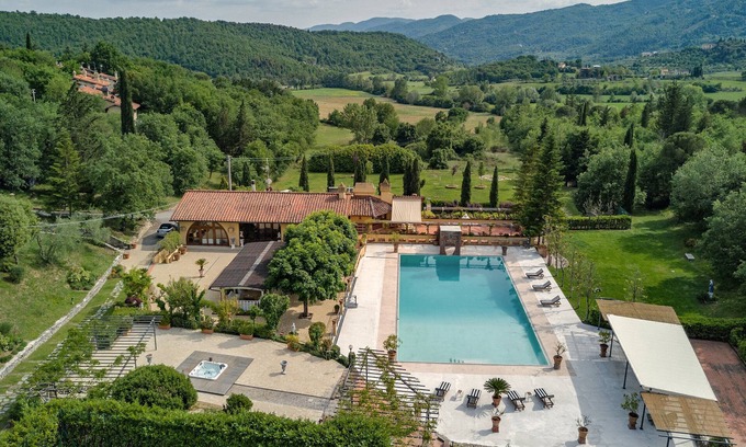 Rignano sull'Arno Villa | Villa with Florence Pool/Breakfast, Quitedian housekeeping, AirCon whirlpool