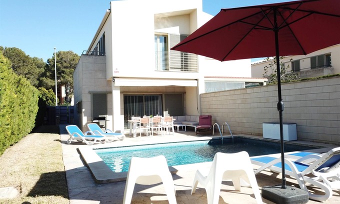 Puig de Ros Villa | VILLA with garden and private pool in a quiet family residential area, air conditioning and wlan - Free Wifi