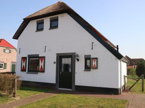Roggel Villa | Villa with garden in holiday park in Limburg