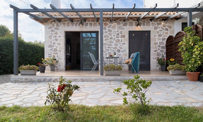 Lefkada Town Villa | 'Villa with garden view 1' with Shared Garden & Wi-Fi