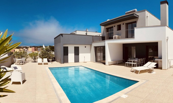 Foz do Arelho Villa | Villa with (heated) private pool close to beach and Lagoon Obidos