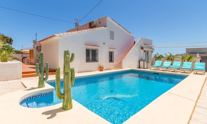 Urbanitzacio la Fustera Villa | Villa with HEATED private pool, 500m from beach, sea view, petanque, CAR CHARGER