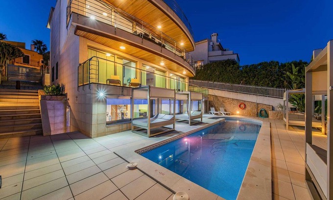 Alcanada Villa | Villa with Jacuzzi Stay